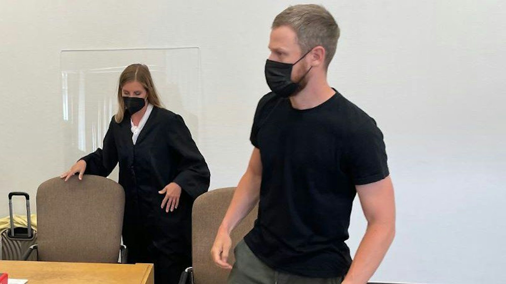 Der YouTuber Fritz Meinecke vor Gericht in Köln.