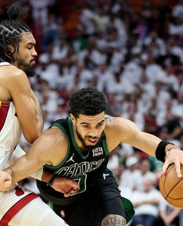 Jayson Tatum (rechts) im Zweikampf gegen Gabe Vincent.