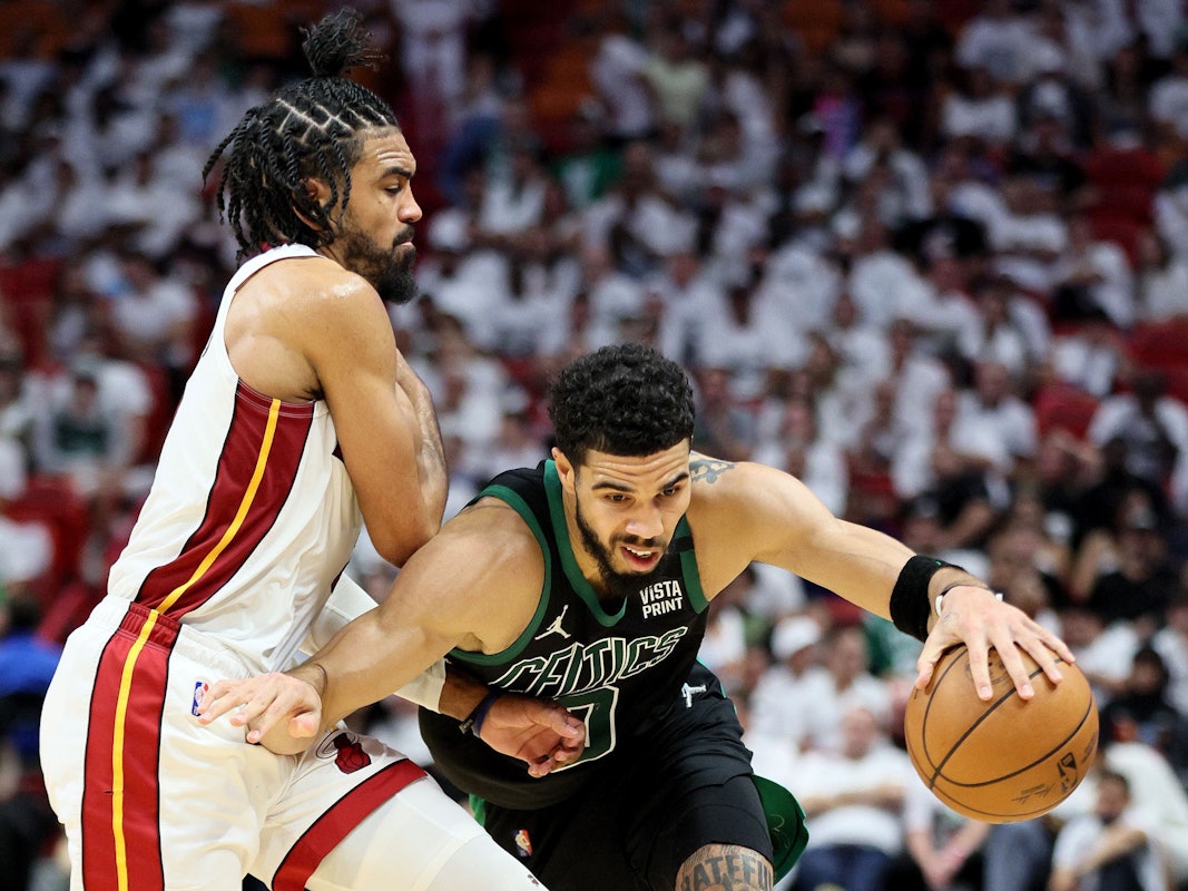 Jayson Tatum (rechts) im Zweikampf gegen Gabe Vincent.