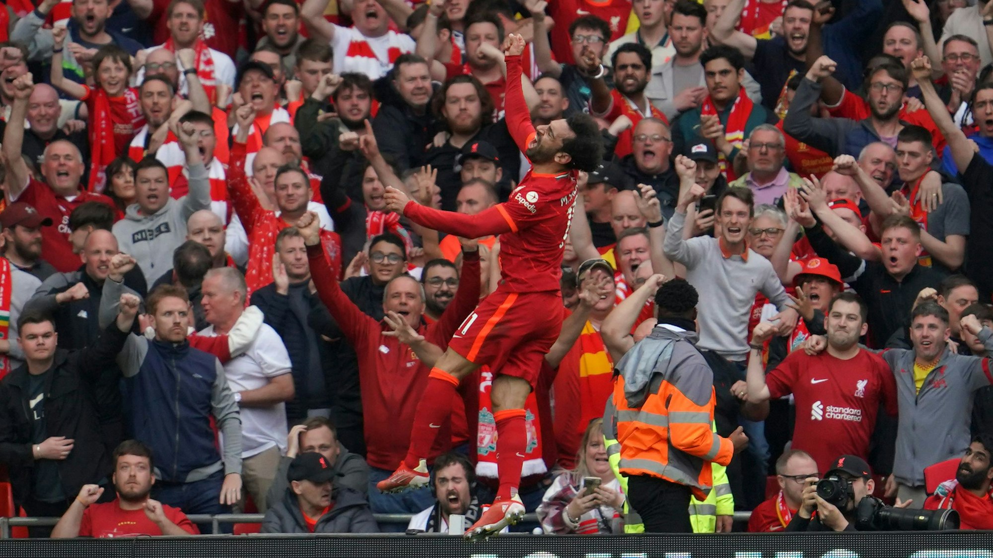 50 Fans des FC Liverpool fielen vor dem Champions-League-Finale gegen Real Madrid einem Betrüger zum Opfer. Das Foto zeigt „Reds“-Star Mo Salah am 22. Mai 2022 beim Torjubel.