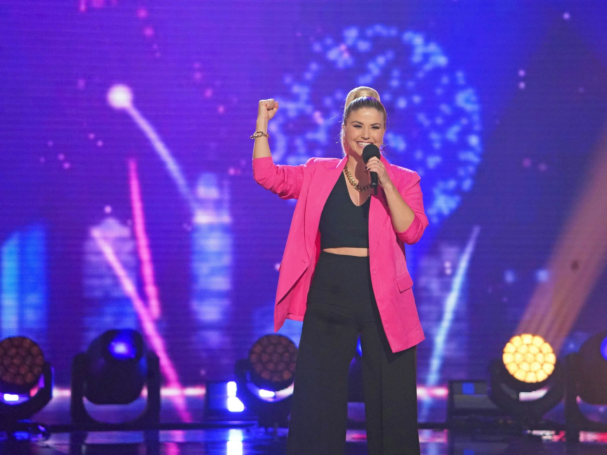 Die Sängerin Beatrice Egli steht bei der Aufzeichnung „Beatrice Egli Show“ am 5. April 2022 auf der Bühne.