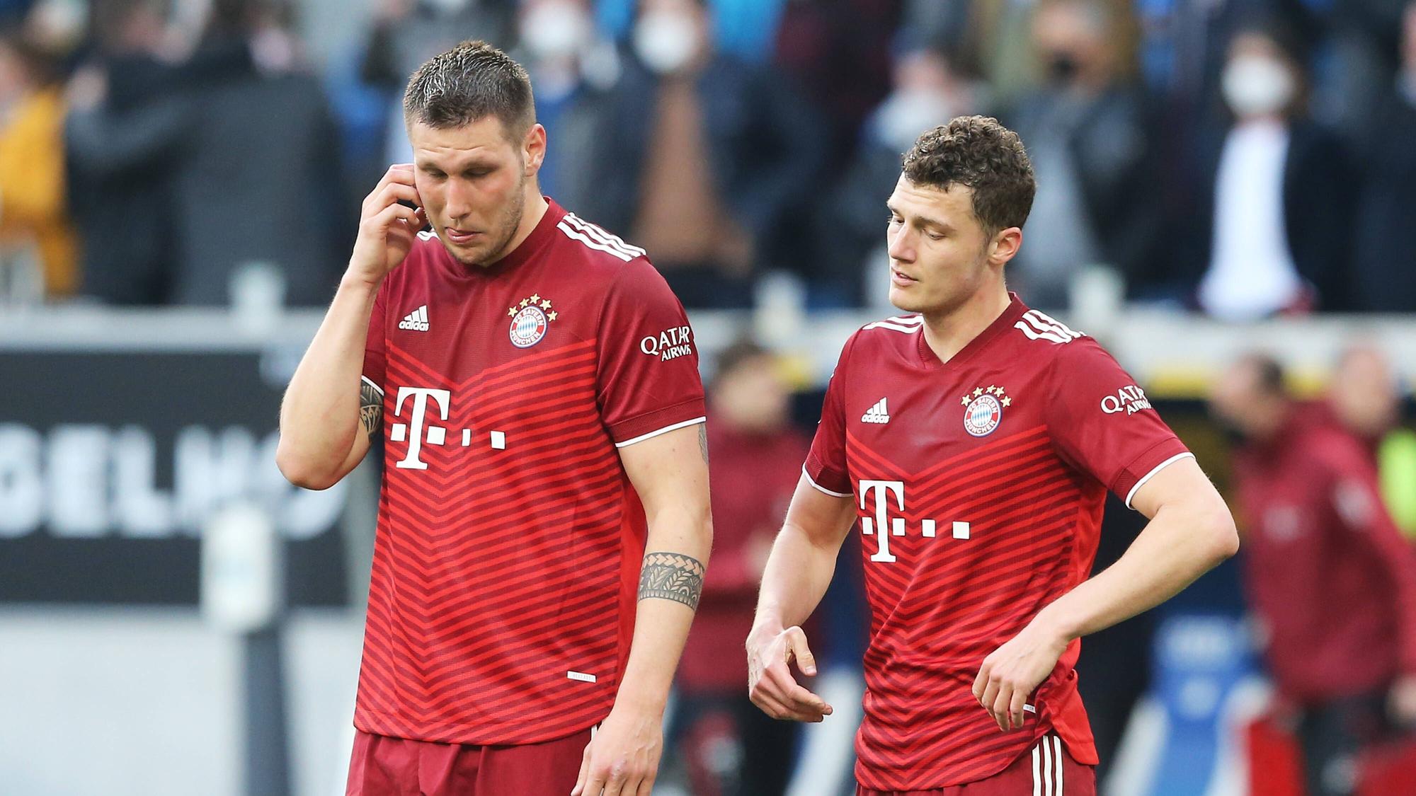 Niklas Süle und Benjamin Pavard stehen auf dem Platz