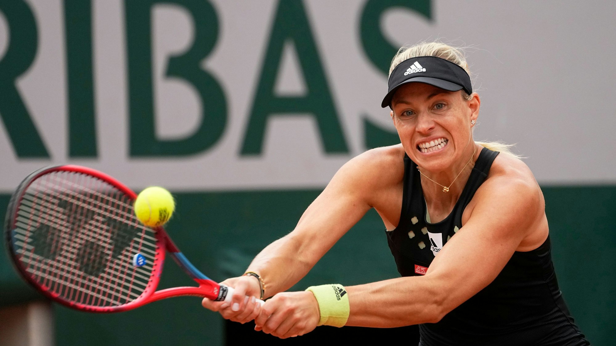 Angelique Kerber, hier im Match gegen Alexandra Sasnowitsch am 27. Mai 2022, ist bei den French Open in der dritten Runde ausgeschieden.