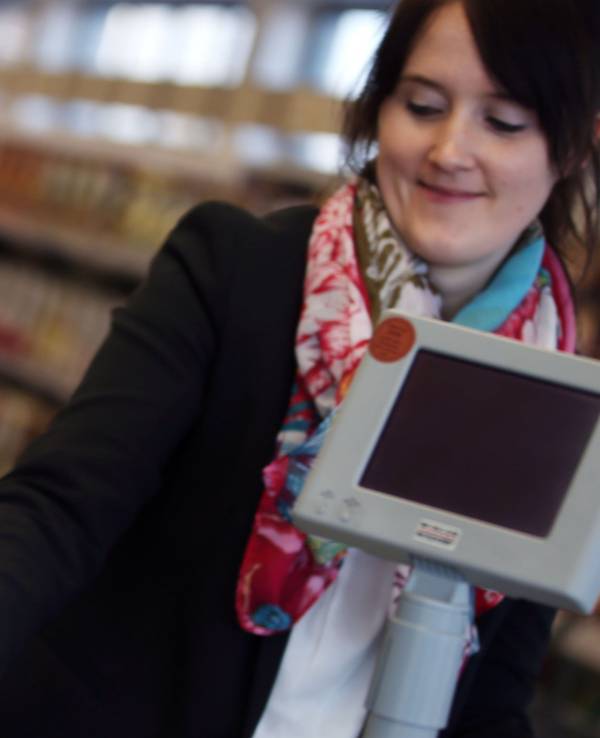 Die Zahlung per Giro- oder Kreditkarte in Deutschland ist nach Angaben von Zahlungsdienstleistern und Banken seit 24. Mai 2022 teilweise gestört. Das war auch bei Aldi Nord der Fall. Unser Symbolbild wurde 2015 in einer Aldi-Nord-Filiale gemacht.