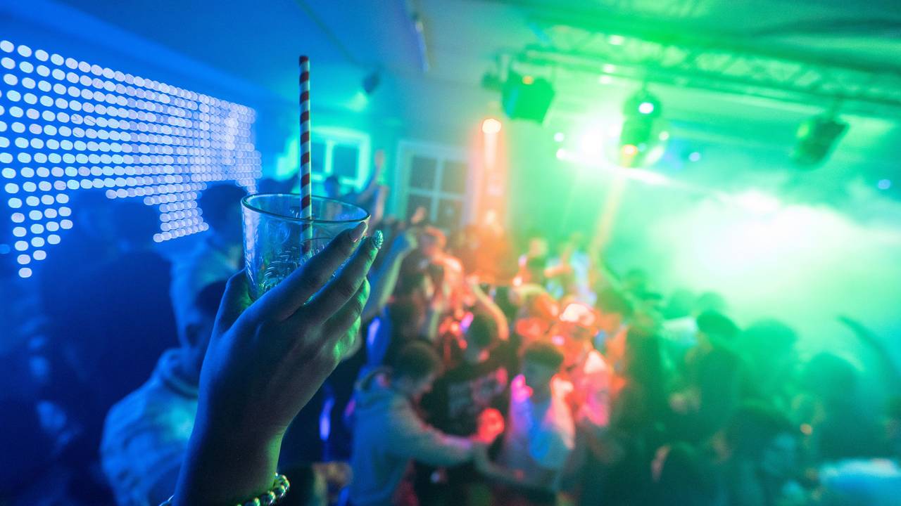 Wurden die beiden Jugendlichen mit einer Spritze attackiert? Unser Symbolfoto zeigt eine Disco.