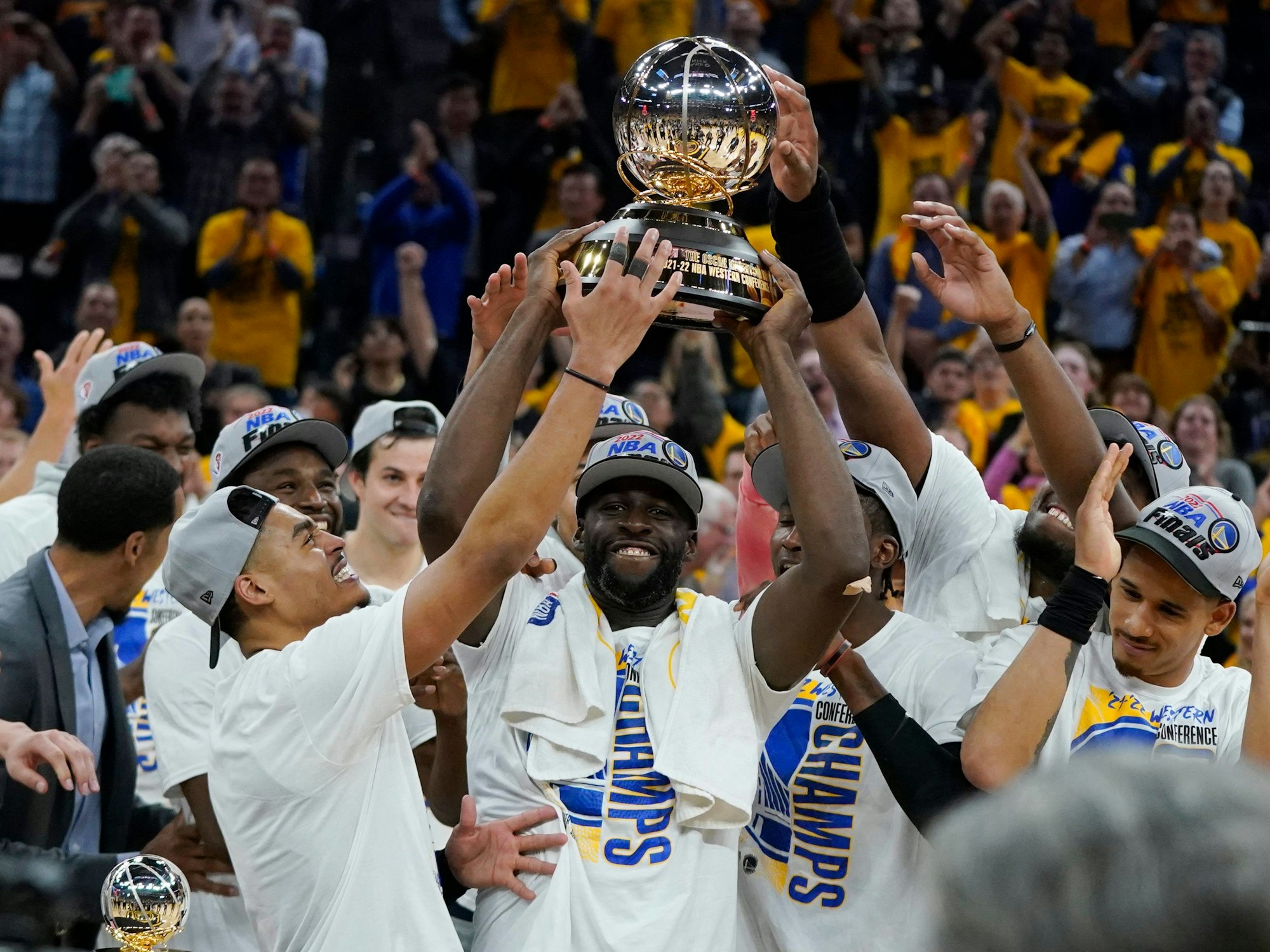 Die Golden State Warriors feiern den Sieg in der Western Conference.