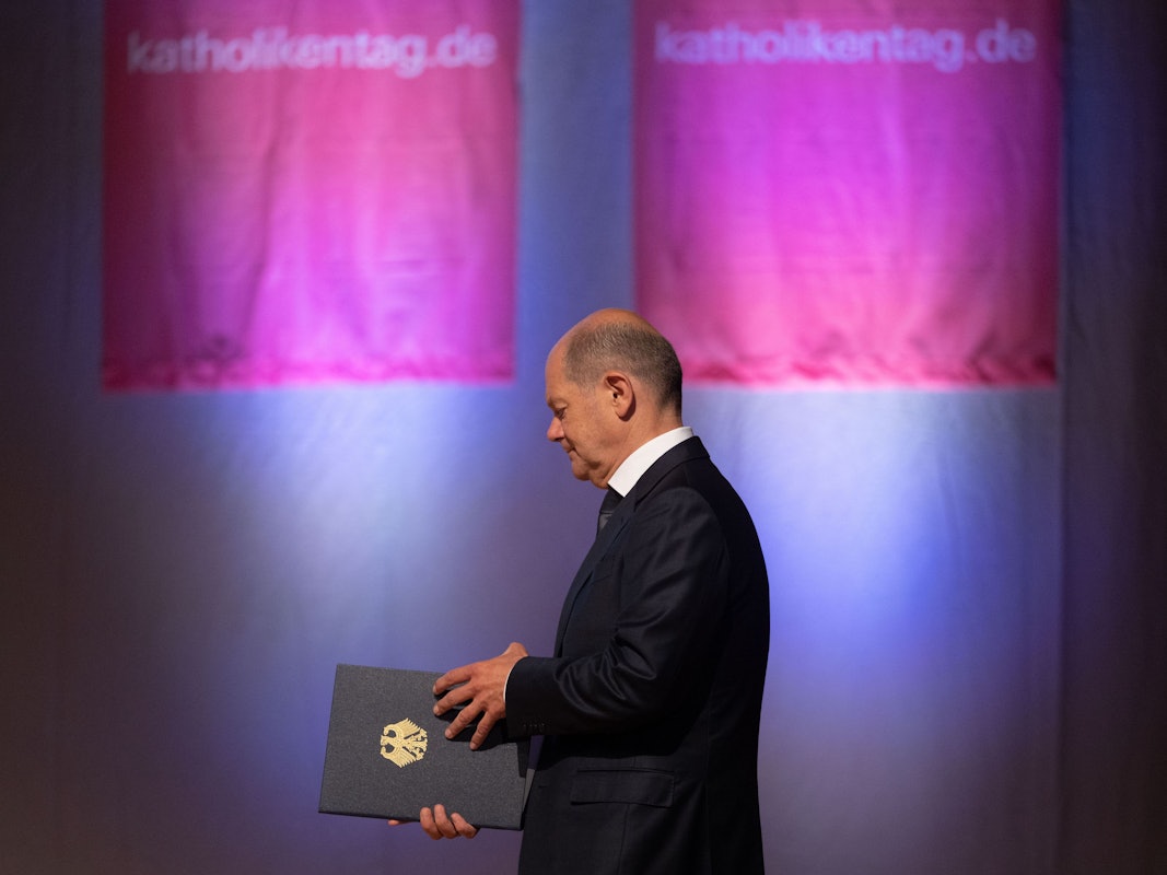 Bundeskanzler Olaf Scholz (SPD) nimmt beim Katholikentag in Stuttgart an einer Podiumsdiskussion in der Liederhalle teil.