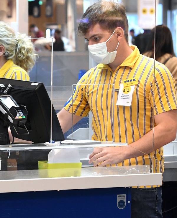Rückruf bei Ikea: Ein beliebtes Lebensmittel-Produkt enthält Fremdkörper, die zur Gefahr werden können. Das Archiv-Foto zeigt eine Ikea-Filiale im Jahr 2020.