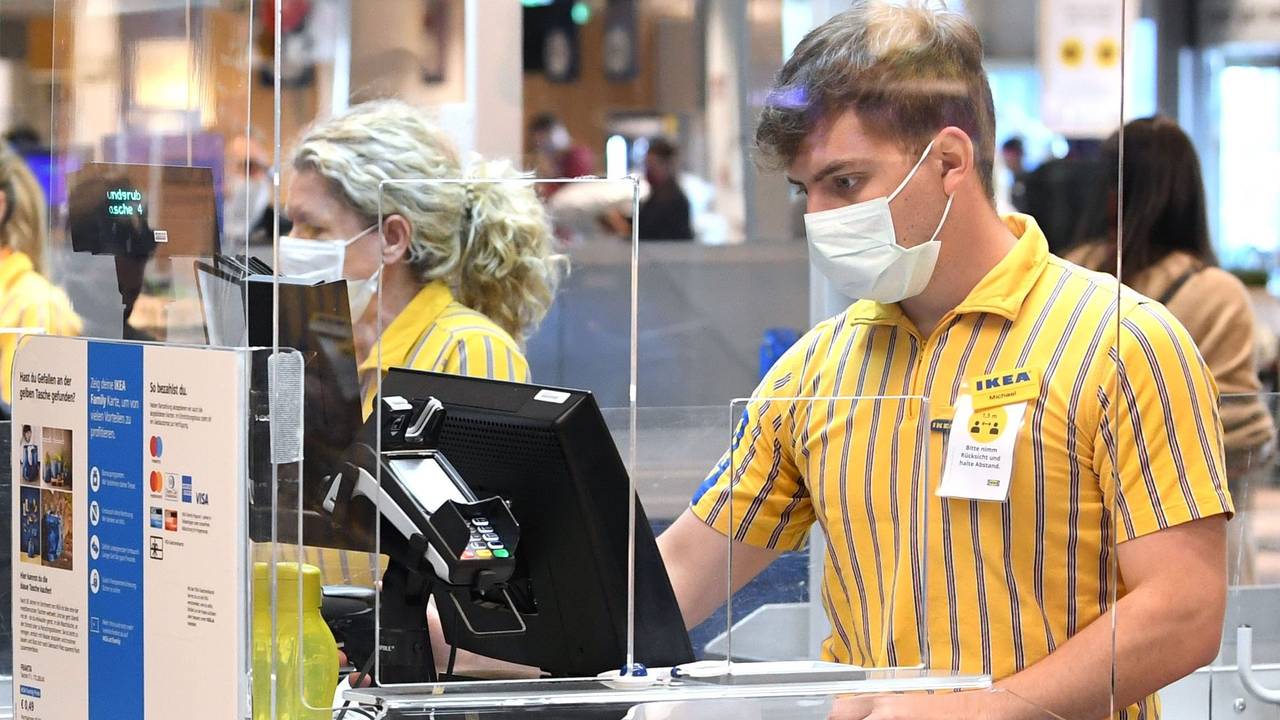 Rückruf bei Ikea: Ein beliebtes Lebensmittel-Produkt enthält Fremdkörper, die zur Gefahr werden können. Das Archiv-Foto zeigt eine Ikea-Filiale im Jahr 2020.