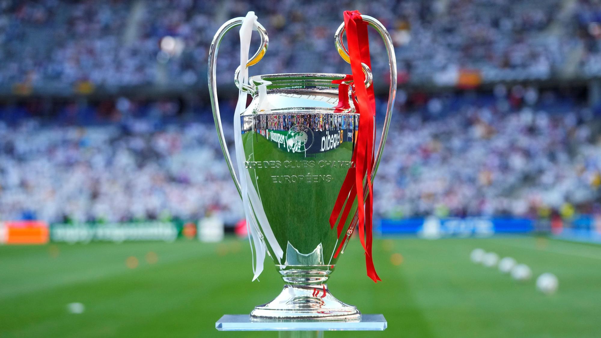 Der Pokal der Champions League am 28. Mai 2022 vor dem Endspiel zwischen Real Madrid und dem FC Liverpool in Paris.