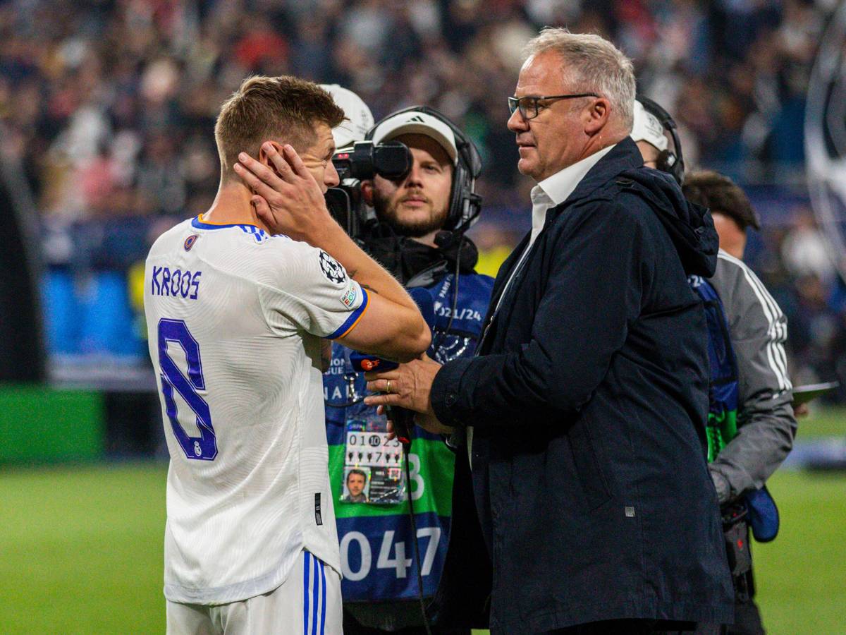 Toni Kroos bricht das Interview mit ZDF-Reporter Nils Kaben ab.