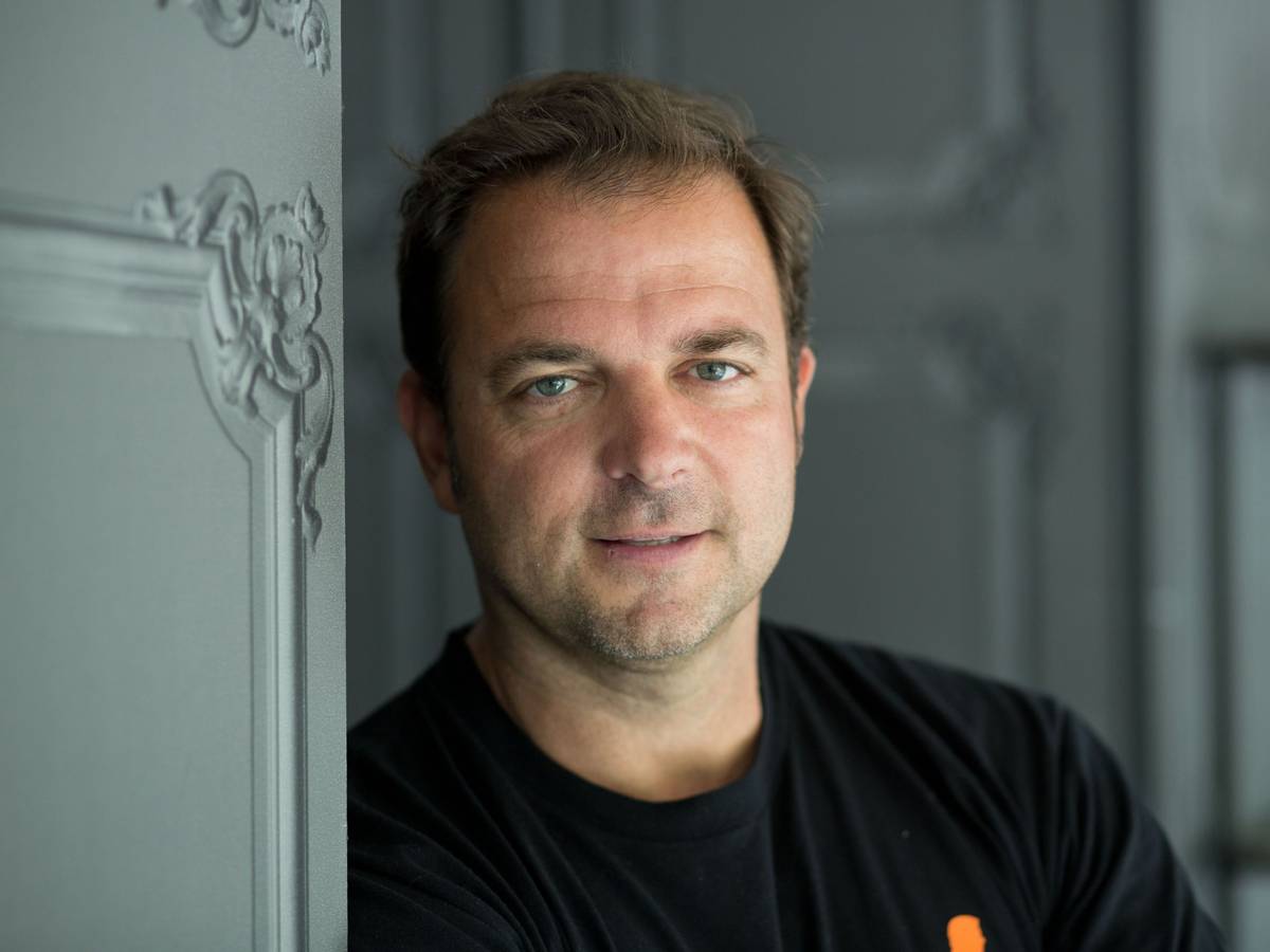 ARCHIV - Hundetrainer, Komiker und Buchautor Martin Rütter posiert am 14.09.2016 in Berlin im Rahmen eines Pressetags.