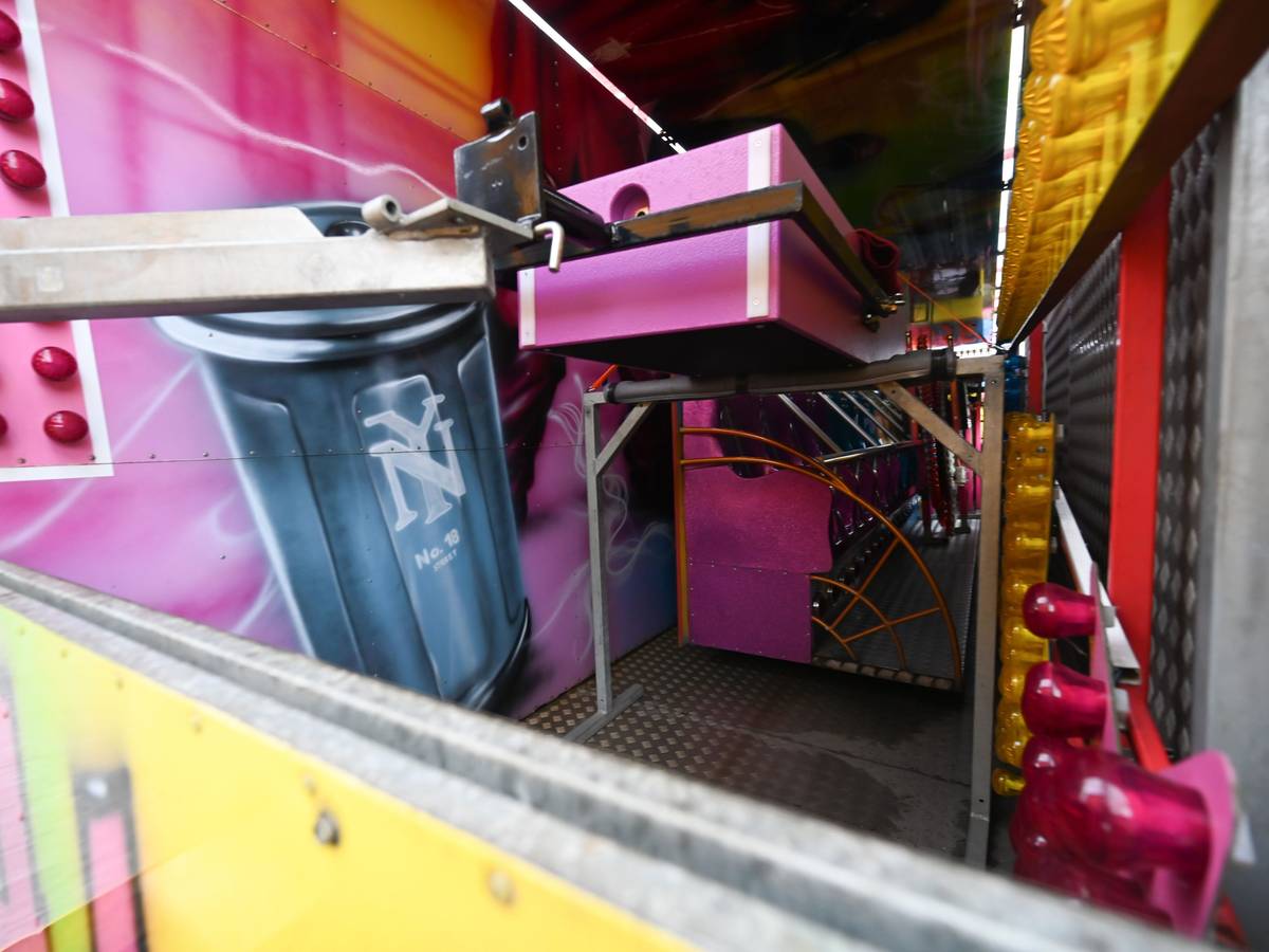 Das Fahrgeschäft auf dem Emdener Matjesfest wurde nach dem tödlichen Unfall abgebaut.