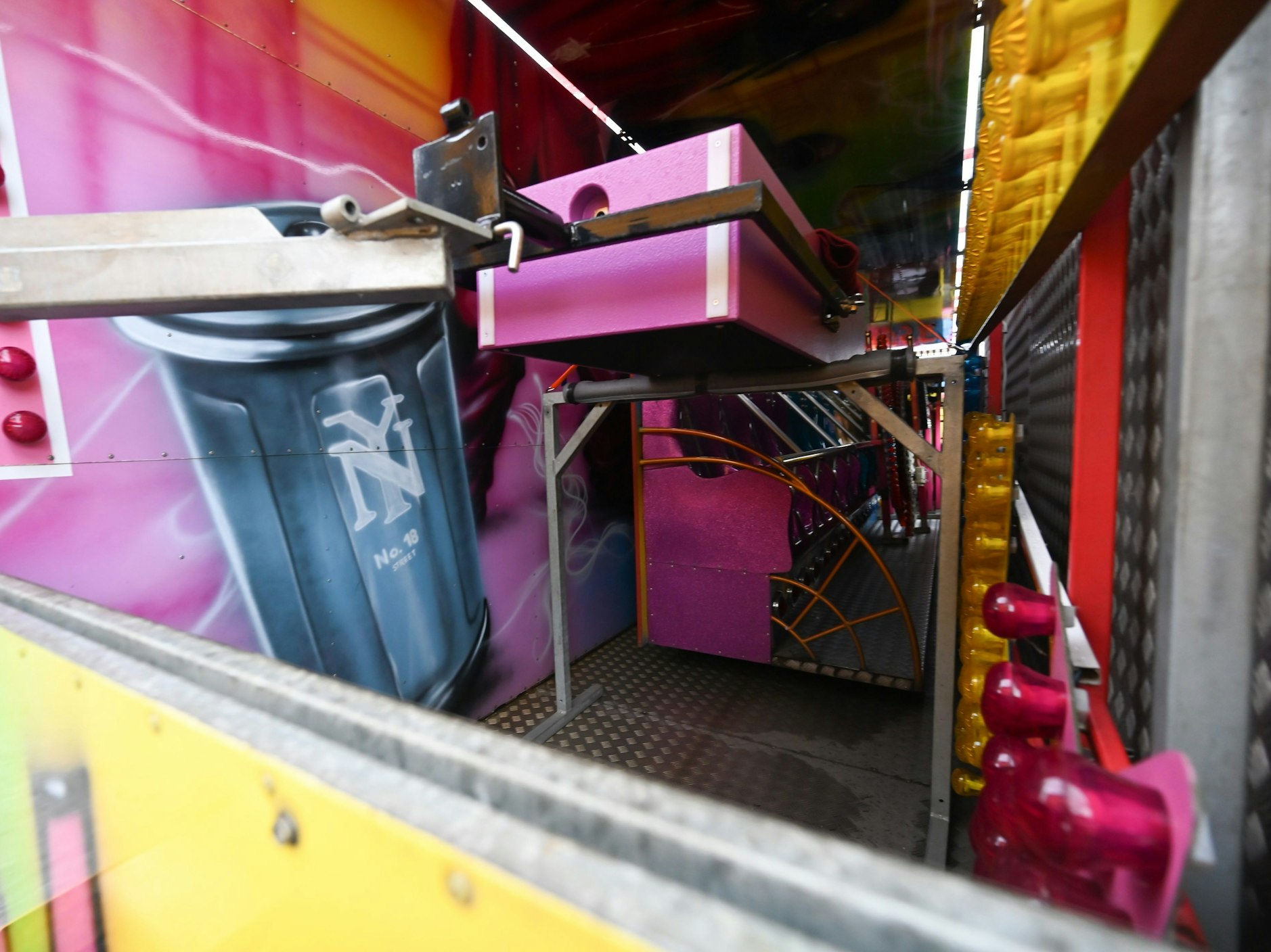 Das Fahrgeschäft auf dem Emdener Matjesfest wurde nach dem tödlichen Unfall abgebaut.