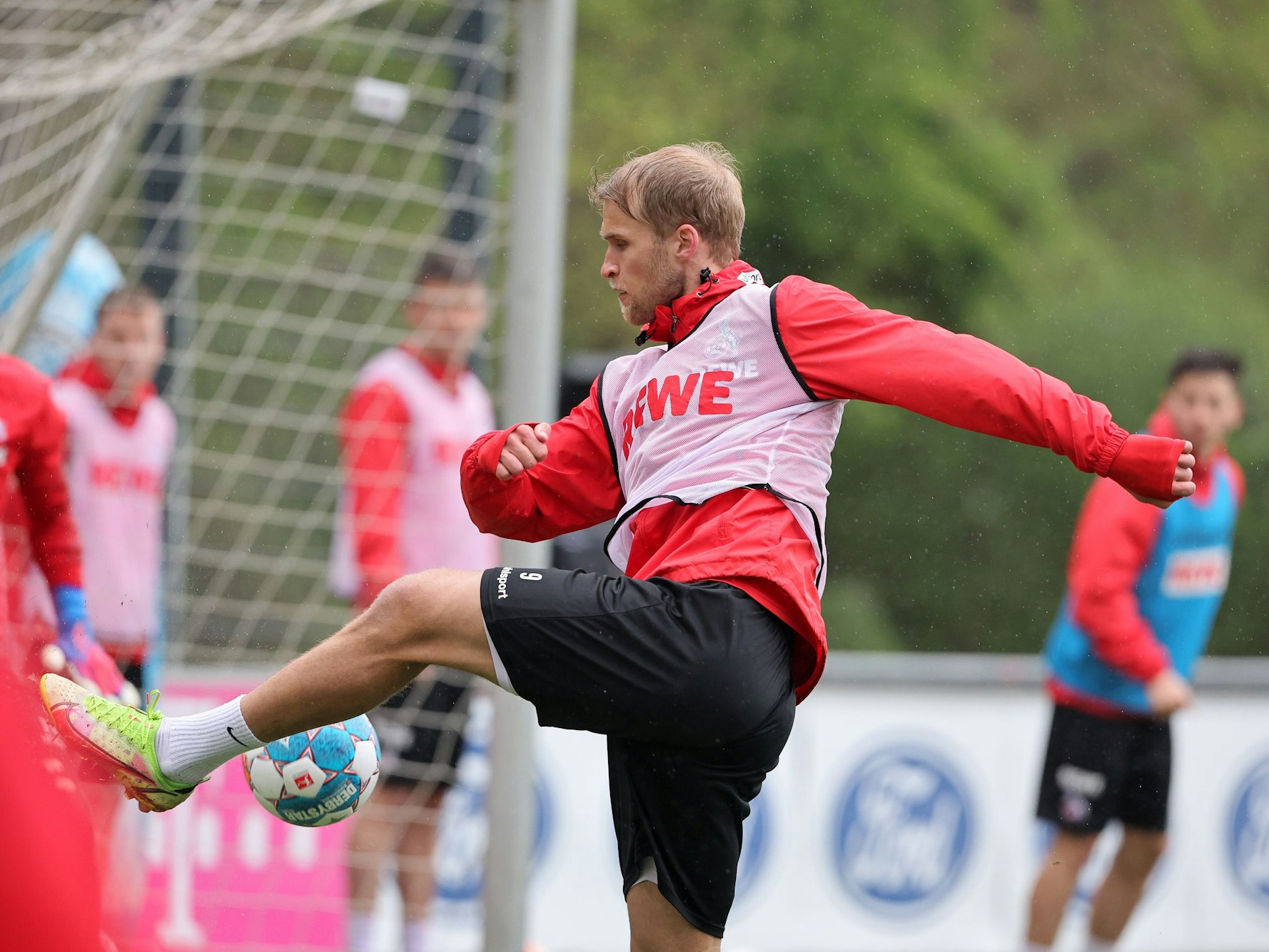 Sebastian Andersson während des Trainings beim 1. FC Köln.