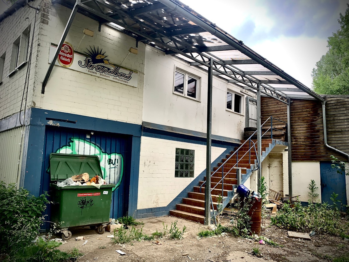 Das Strandbad in Langel von vorne.
