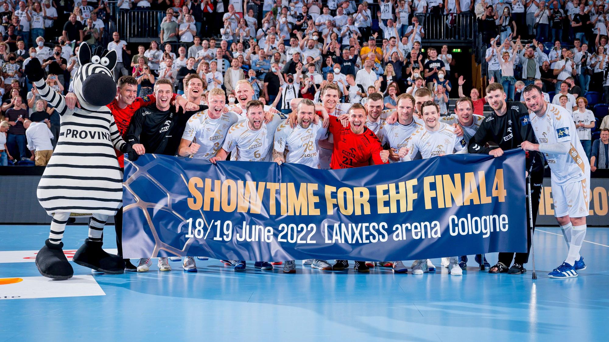 Die Kieler Spieler feiern nach dem Sieg und bejubeln den Einzug in das Final 4.