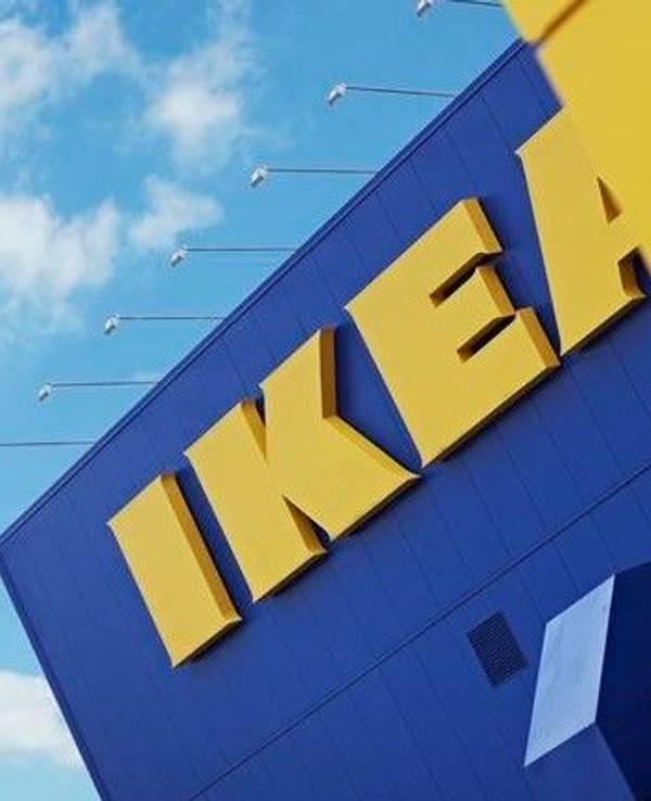Ikea verändert nicht weniger als einen seiner ganz großen Klassiker. Unser Foto zeigt den Schriftzug an einer Ikea-Filiale.