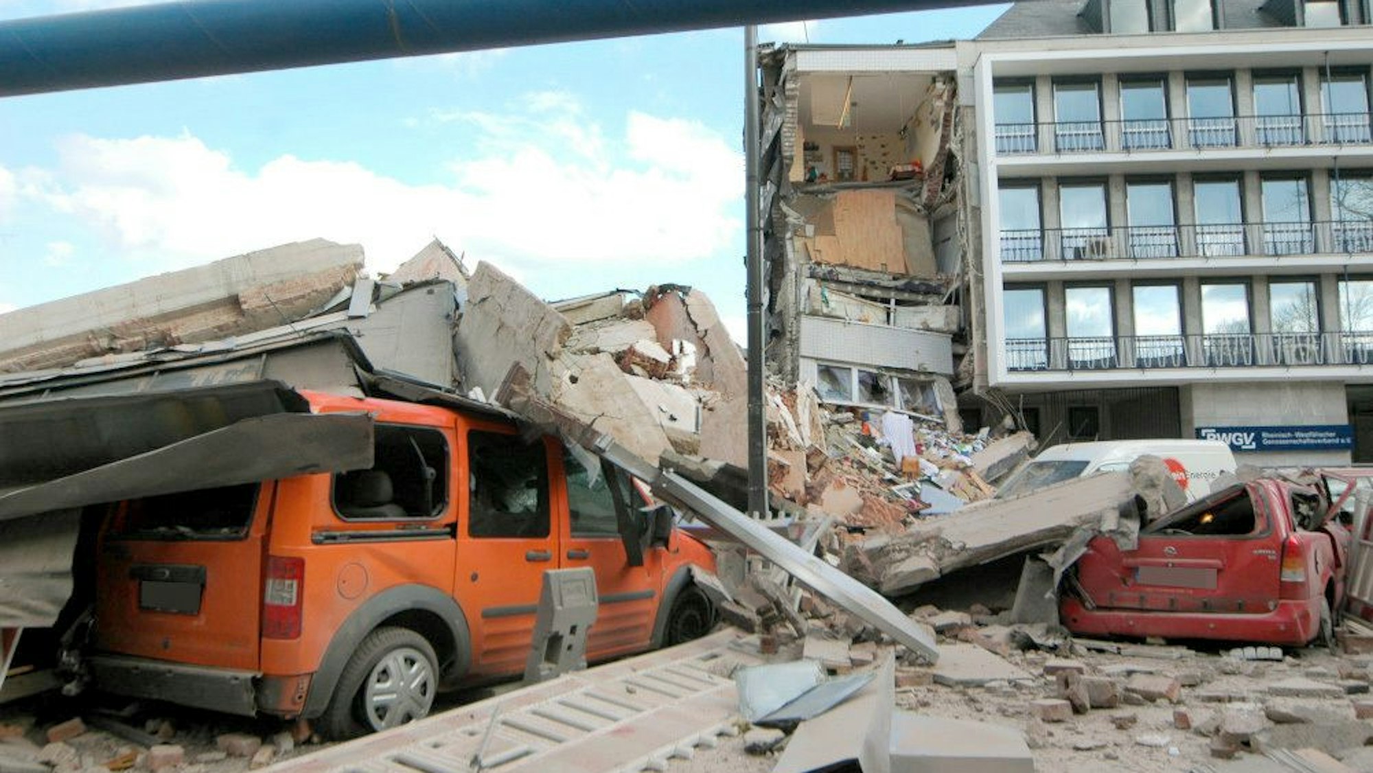 Das Historische Stadtarchiv in Köln war am 3. März 2009 eingestürzt. Das Foto zeigt die Unglücksstelle.