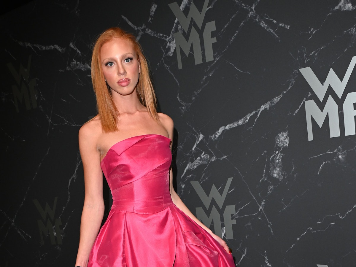 Das Model Anna Ermakowa, hier am 12. April, geizt nicht mit ihren Reizen.