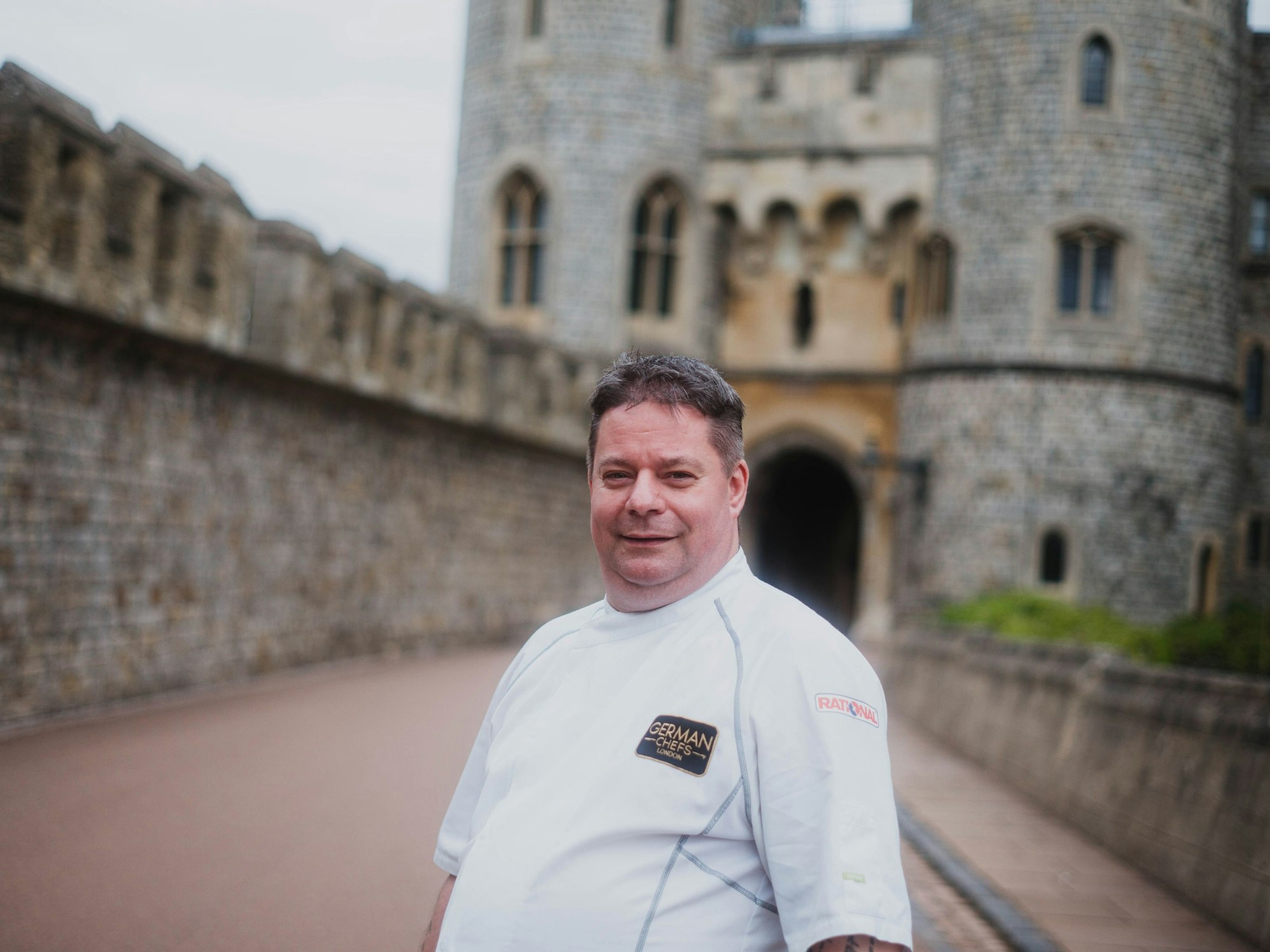 Royal Chef Stefan Pappert auf Schloss Windsor. Wenn Königin Elizabeth II. in dieser Woche stattliche 70 Jahre auf dem britischen Thron feiert, sorgt ein Deutscher für das königliche Wohlergehen. Stefan Pappert ist Royal Chef auf Schloss Windsor. Zum Jubiläum wartet eine Menge Arbeit auf den Koch.