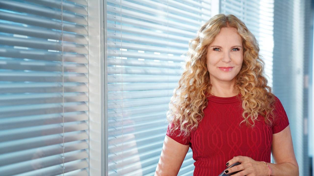 Moderatorin Katja Burkard
Foto: TVNOW / Stefan Gregorowius
Die Verwendung des Materials der Mediengruppe RTL ist nur zur redaktionellen Berichterstattung im Zusammenhang mit der Sendung unter Angabe der Credits/Quellenangabe und Beachtung der unter http://kommunikation.mediengruppe-rtl.de genannten AGB erlaubt.