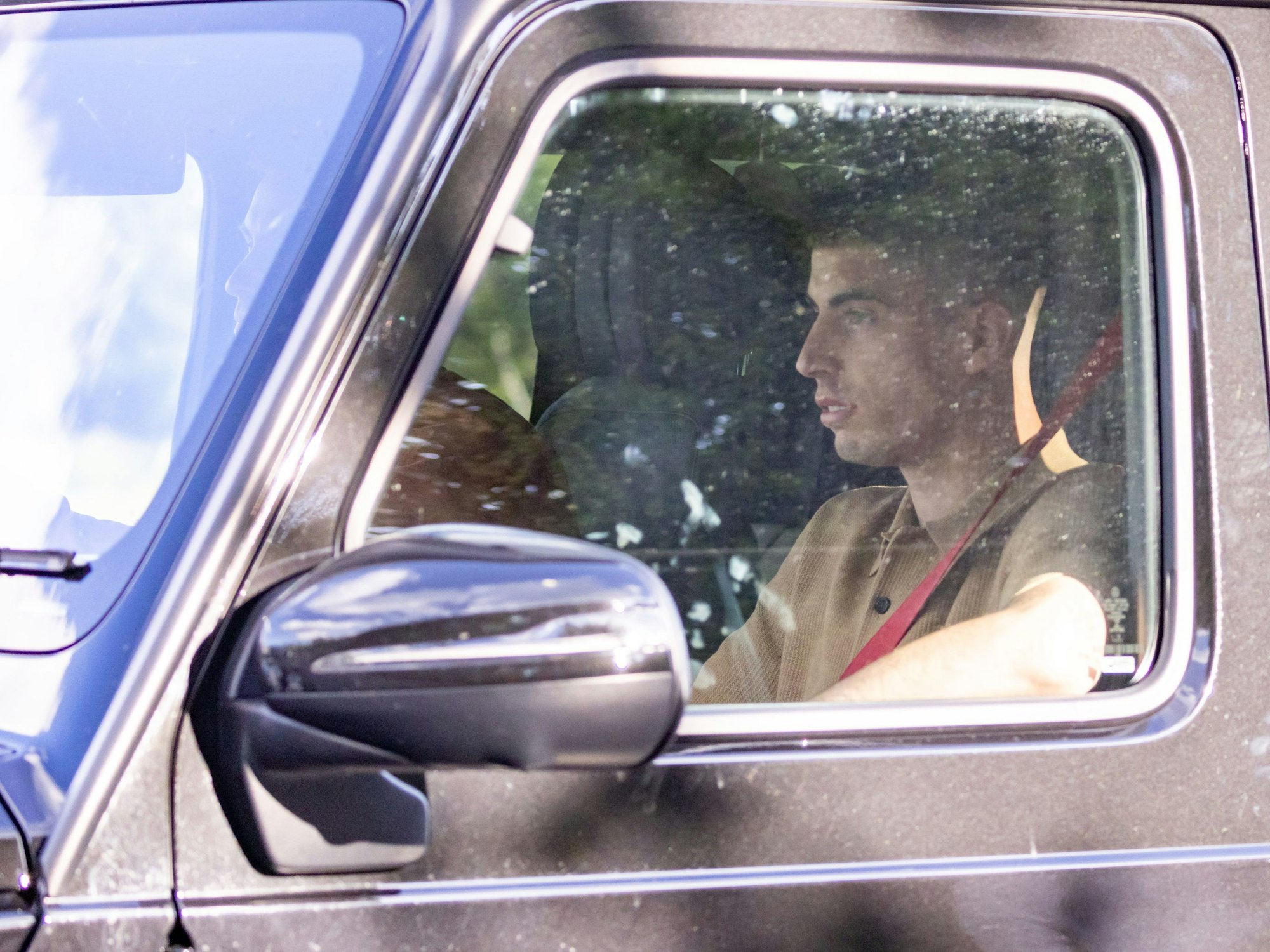 Der Spieler Kai Havertz kommt am Mannschaftsquartier «Home Ground» an.