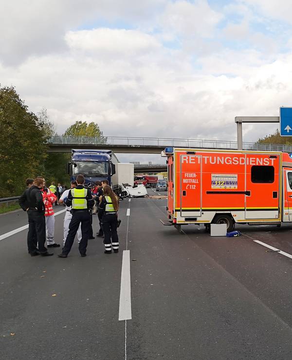 Für den Ehemann der Frau kam jede Hilfe zu spät. Hier ein Archivfoto von einem früheren Unfall auf der A44.