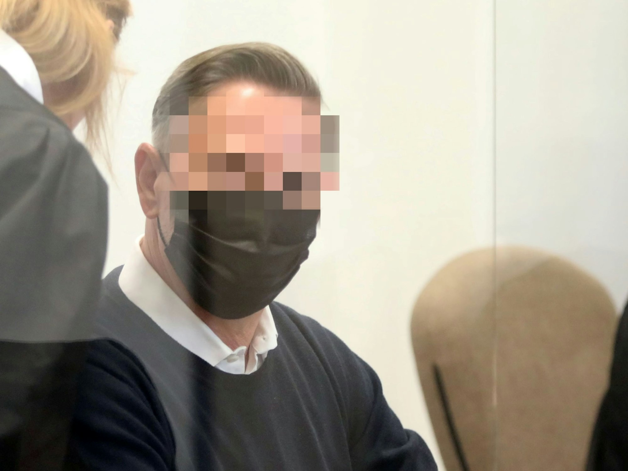 Der Angeklagte ist ein berühmter Kinder- und Modefotograf. Am Dienstag (31. Mai 2022) begann der Prozess gegen ihn vor dem Kölner Landgericht.