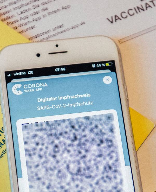 In dieser Corona-Warn-App ist das EU-Covid-19 Impfzertifikat erfolgreich eingescannt worden. Das Bild ist am 14. Juni 2022 entstanden.