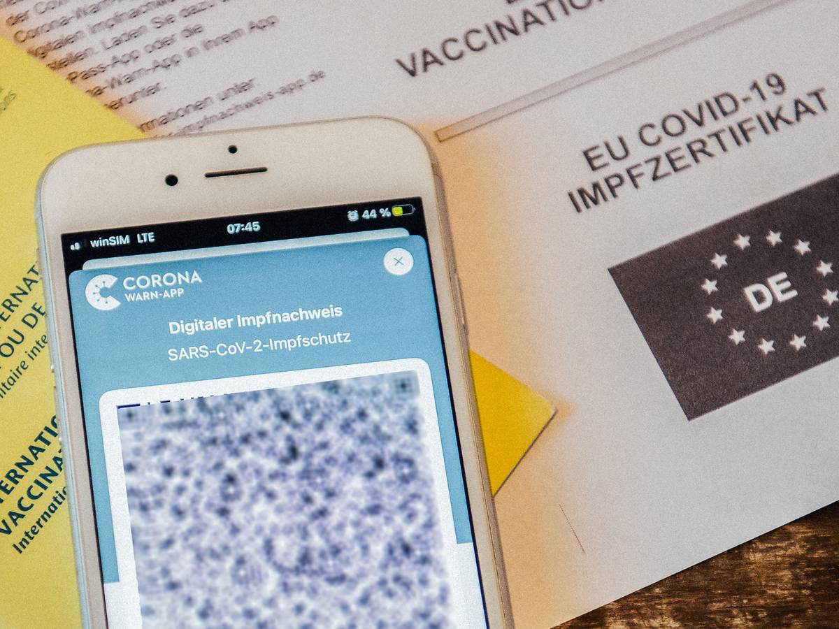 In dieser Corona-Warn-App ist das EU-Covid-19 Impfzertifikat erfolgreich eingescannt worden. Das Bild ist am 14. Juni 2022 entstanden.