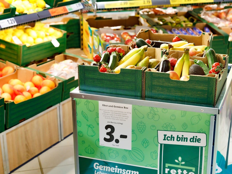 Lidl bietet im Mai diese „Rette mich“-Boxen in vielen deutschen Filialen an, wie hier in Österreich.