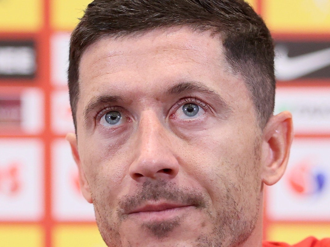 Polens Robert Lewandowski nimmt an einer Pressekonferenz teil. Polen trifft in der UEFA Nations League am 8. Juni 2022 in Brüssel auf Belgien.
