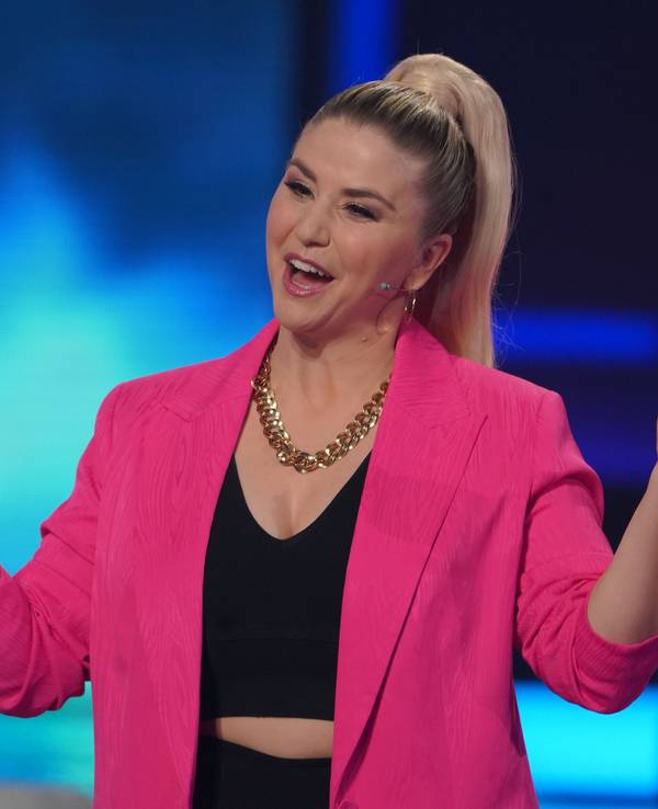 Die Sängerin Beatrice Egli steht bei der Aufzeichnung der "Beatrice Egli Show" auf der Bühne.
