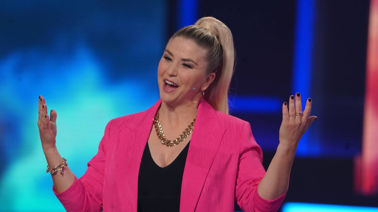 Die Sängerin Beatrice Egli steht bei der Aufzeichnung der "Beatrice Egli Show" auf der Bühne.