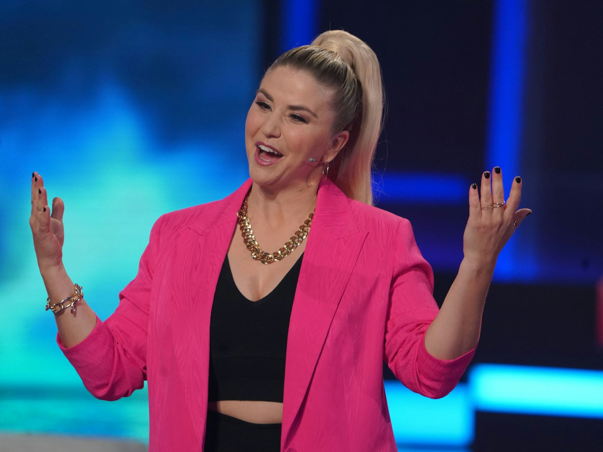 Die Sängerin Beatrice Egli steht bei der Aufzeichnung der „Beatrice Egli Show“ auf der Bühne.