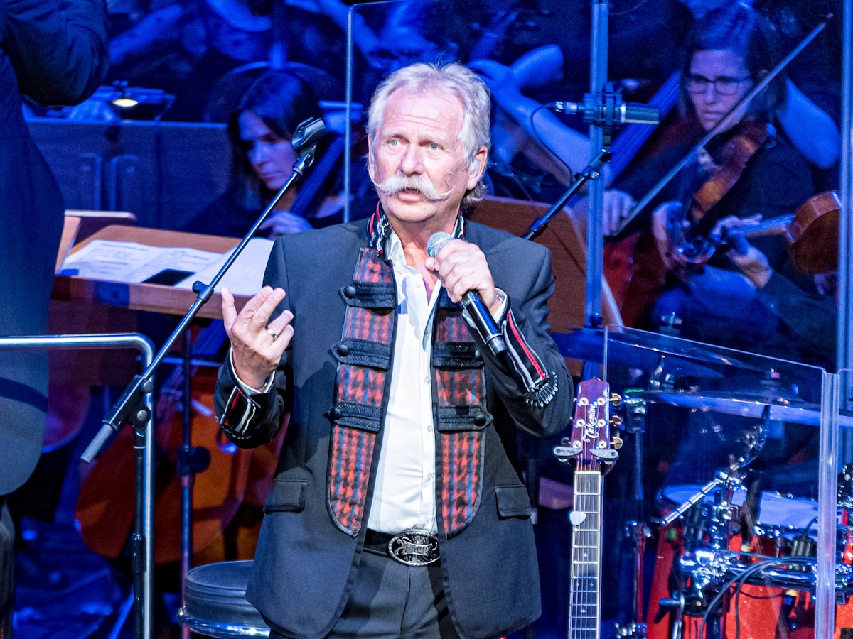 Henning Krautmacher mit den Höhnern auf der Bühne.