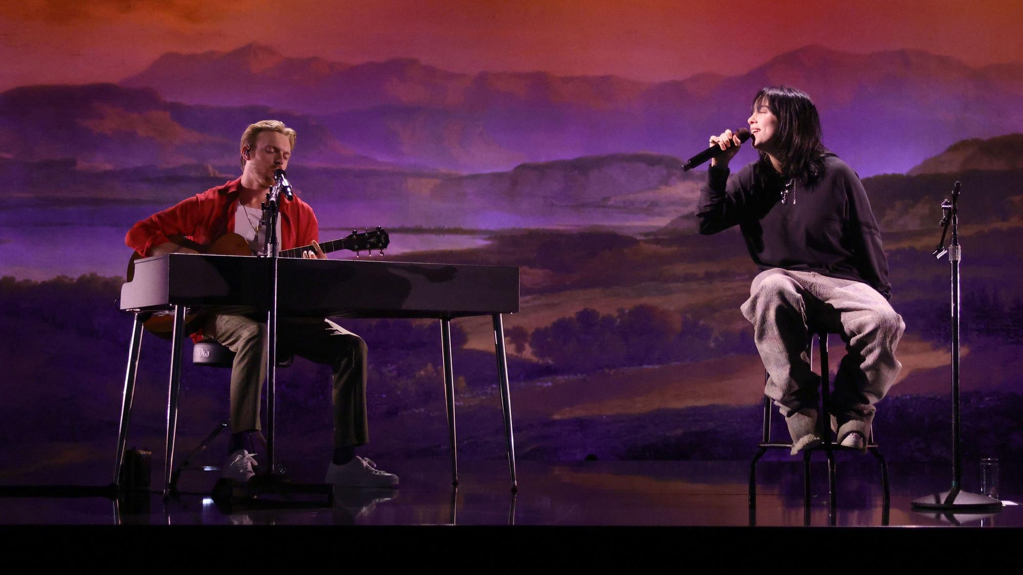 Finneas und Billie Eilish beim Konzert in Bonn.
