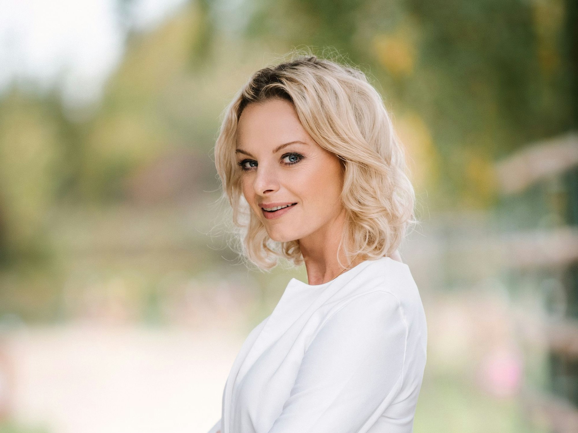 Susanne Steiger hat als Händlerin in der Trödelshow „Bares für Rares“ deutschlandweit Bekanntheit erlangt. Das Foto entstand bei Aufnahmen für die Sendung.