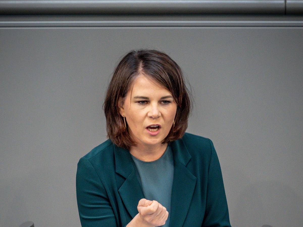 Annalena Baerbock (Bündnis90/Die Grünen), Außenministerin, spricht am Mittwoch (1. Juni) in der Debatte zum Auswärtigen in der Haushaltswoche im Bundestag.