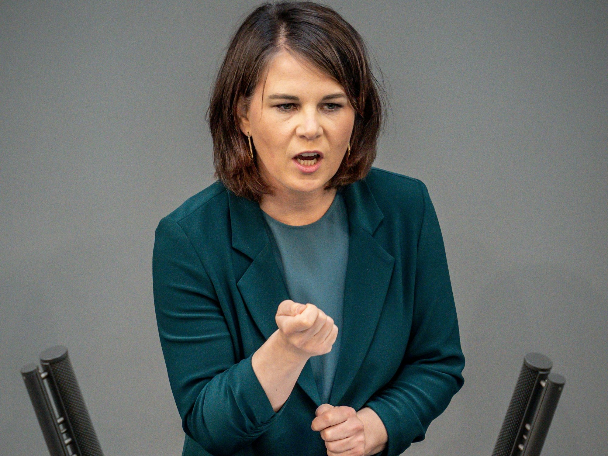 Annalena Baerbock (Bündnis90/Die Grünen), Außenministerin, spricht am Mittwoch (1. Juni) in der Debatte zum Auswärtigen in der Haushaltswoche im Bundestag.