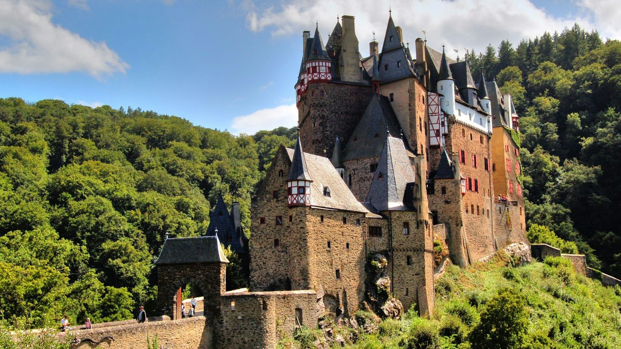 Burg Eltz wird auch „Märchen aus Stein“ genannt.
