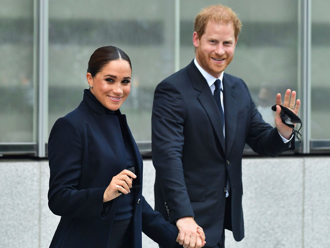 Prinz Harry und Herzogin Kate winken in New York City in die Kamera.