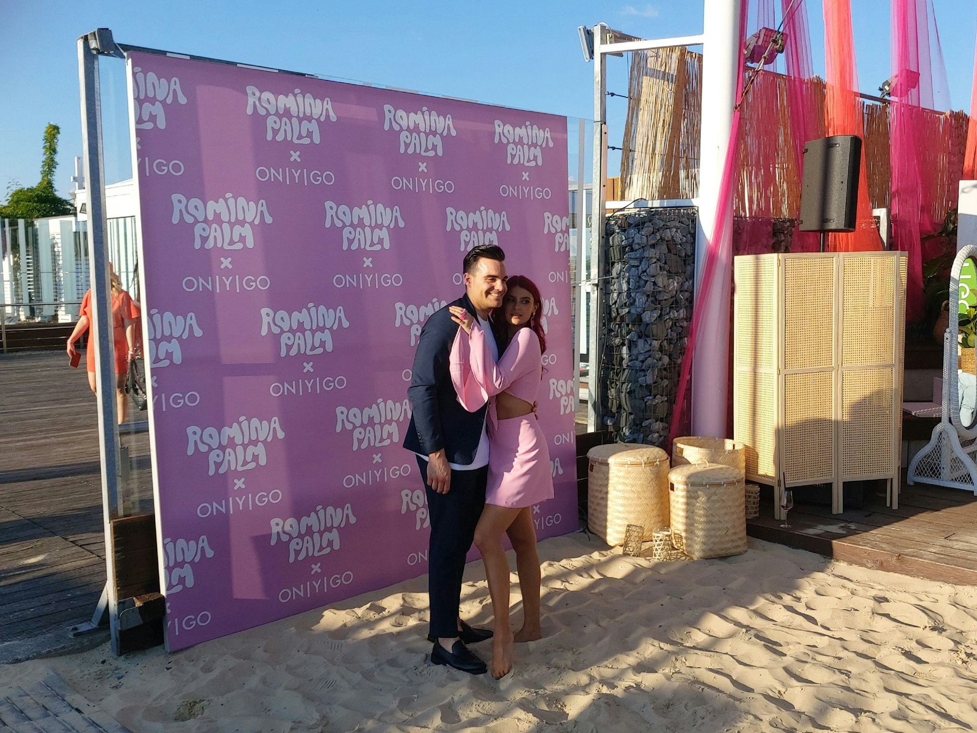 Influencer Stefano Zarrella, hier gemeinsam mit Partnerin Romina Palm am Donnerstag, 2. Juni 2022, hatte vor seinem „ZDF“-Fernsehgarten-Auftritt gehörig Muffensausen.