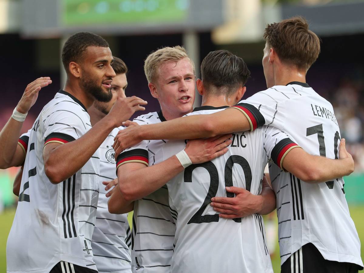 Deutscher Jubel beim Sieg gegen Ungarn (U21) im Stadion an der Bremer Brücke.