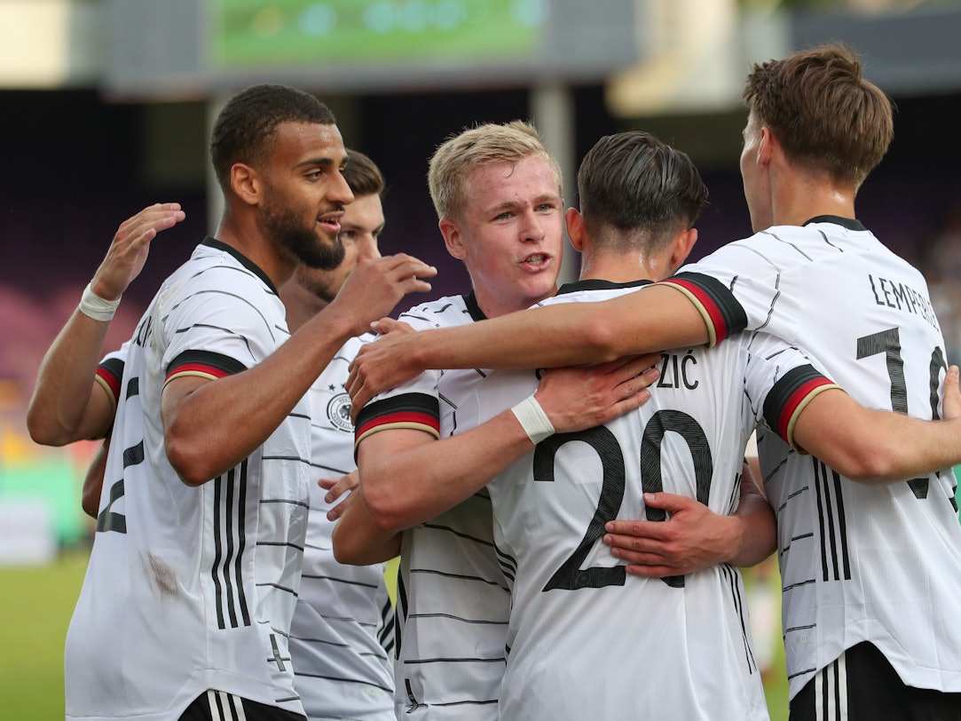 Deutscher Jubel beim Sieg gegen Ungarn (U21) im Stadion an der Bremer Brücke.