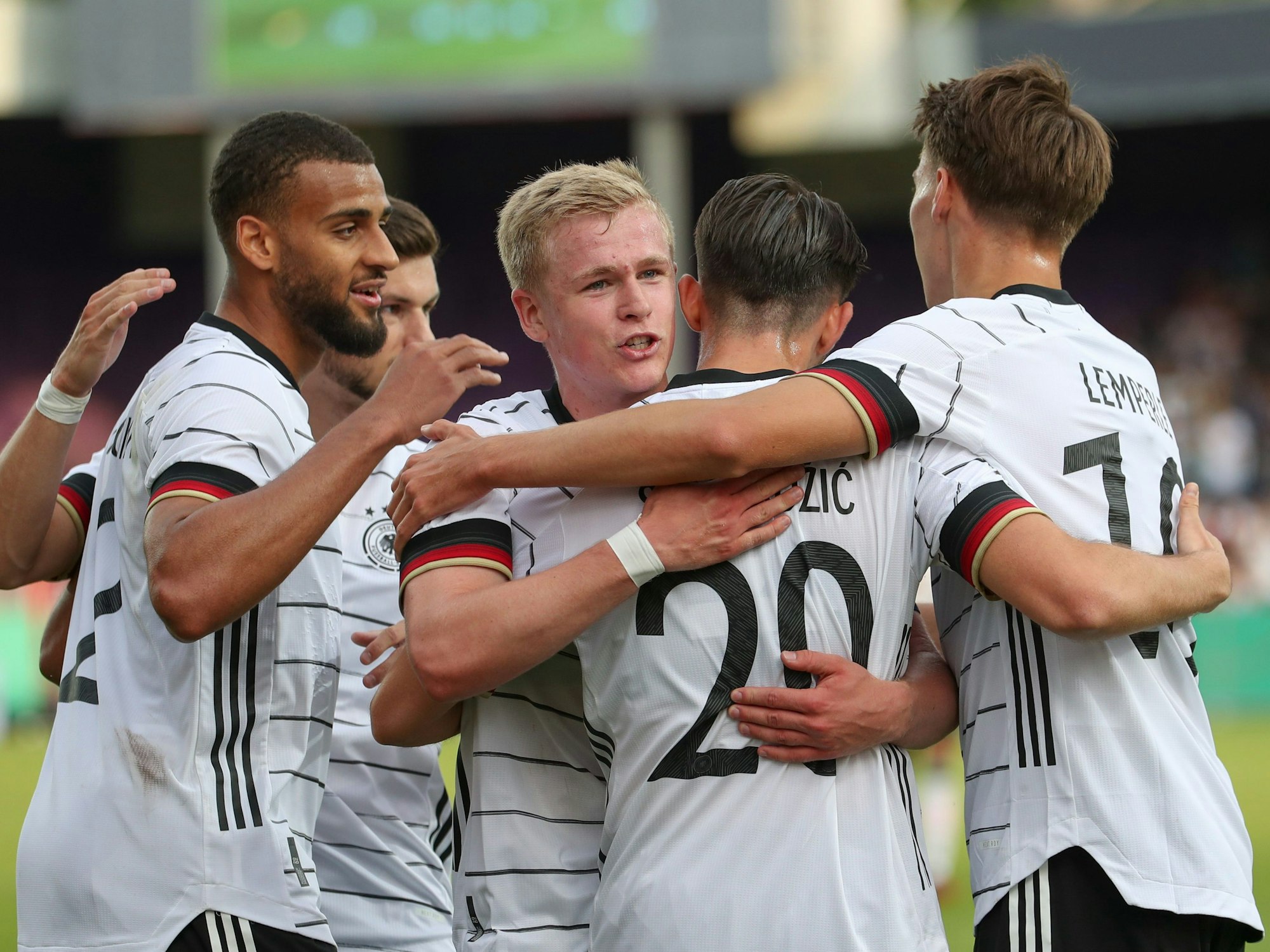 Deutscher Jubel beim Sieg gegen Ungarn (U21) im Stadion an der Bremer Brücke.
