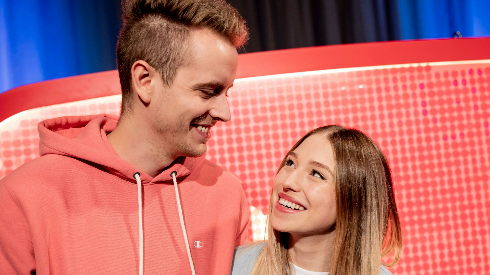 Bibi Heinicke und Julian Claßen bei einer Filmpremiere 2015.
