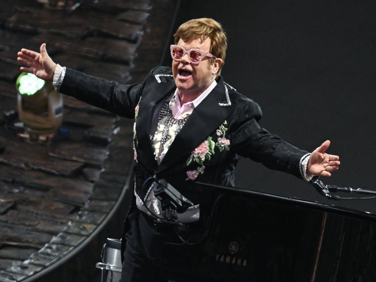 Der britische Musiker Elton John gibt im Rahmen seiner «Farewell Yellow Brick Road»-Abschiedstournee ein Stadionkonzert im Deutsche Bank Park. Sir Elton John zählt zu den größten Stars der Popgeschichte.