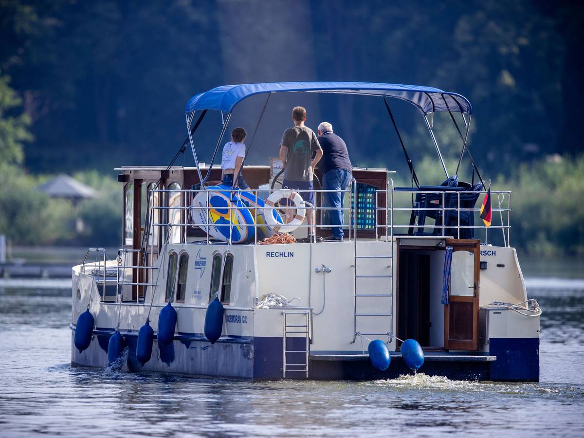 Einführungskurs auf einem Hausboot im Müritz-Hafen.